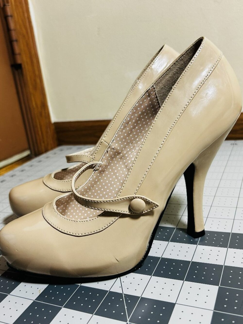 Pinup Couture Cutie Pie 02 Nude Patent Mary Jane Platform Pumps Size 8